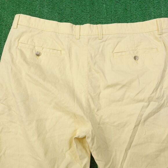 ROUNDTREE & YORKE YELLOW CHINO SHORTS MENS SIZE 42 - Picture 4 of 5